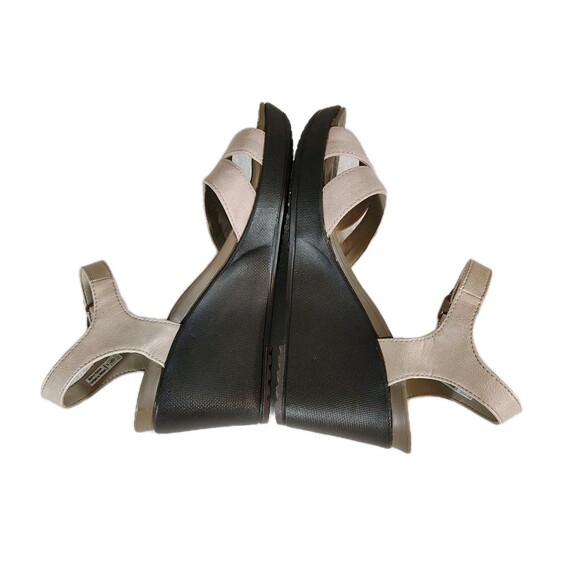 Crocs Leigh II Wedge Size 6 Comfort Sandals Ankle Strap Womens Tan Beige Neutral - Picture 4 of 7